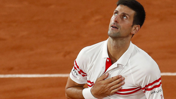 Novak Djokovic besiegt Rafael Nadal im Halbfinale der French Open.