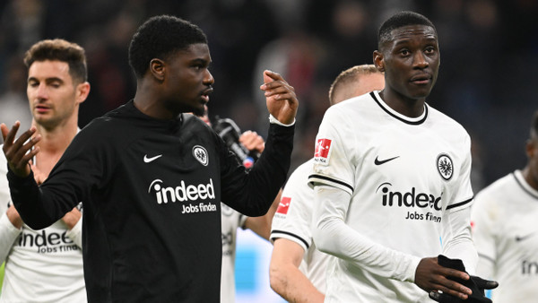 Randal Kolo Muani (rechts) ist die Lebensversicherung der Eintracht im Sturm.