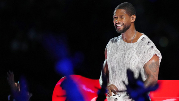 Noch unverheiratet: Usher am Sonntagabend während der Halbzeitshow des Super Bowls