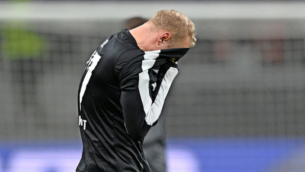 Abschiedsschmerz: Sebastian Rode nach dem Abpfiff seines letzten Europapokalspiels.