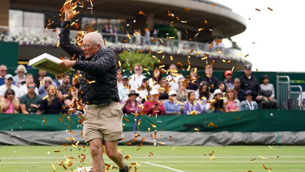 „Just Stop Oil“: Demonstrant stoppt Tennismatch in Wimbledon mit Konfetti
