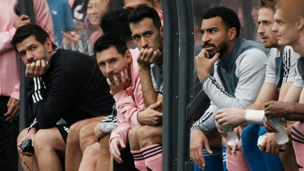 Beim Spiel gegen Hongkong saß Lionel Messi lustlos auf der Bank.