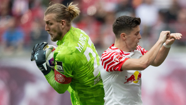 Nicht zu überwinden: Mainz-Torhüter Robin Zentner (links) beim Spiel gegen RB Leipzig