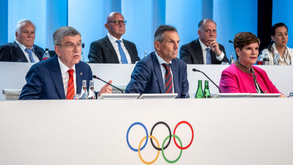 Spitzenverdiener: Christophe De Kepper (Mitte unten) ist der bestbezahlte Angestellte beim IOC.