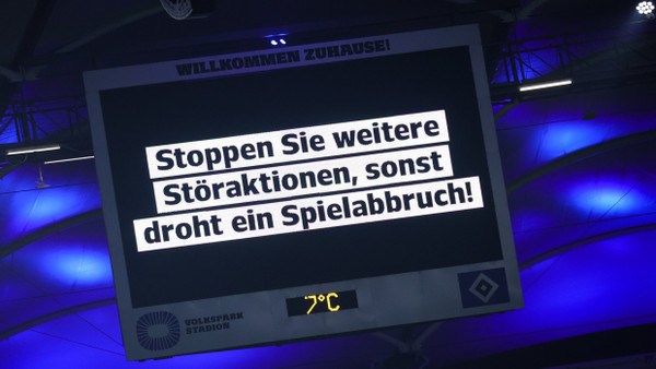 Das Spiel im Hamburger Volksparkstadion wurde regulär zu Ende gespielt.