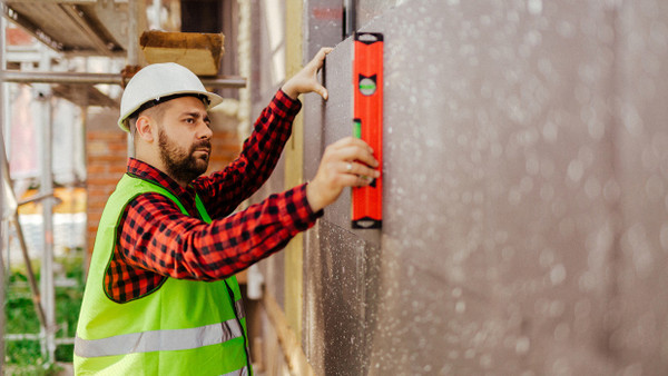 Wärmedämmverbundsysteme: Um die Energiebilanz ihrer Immobilie zu verbessern, ist für Eigentümer die Außendämmung der Fassade üblicherweise das erste Mittel der Wahl.