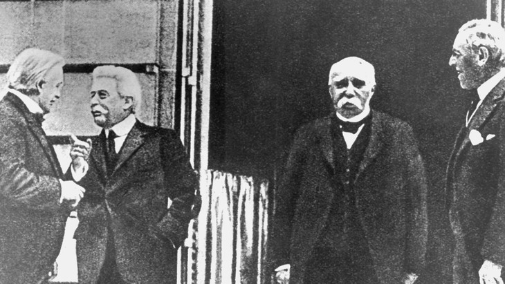 Die „Großen Vier“ von 1919 (r-l): Ministerpräsidenten George (England), Orlando (Italien), Clemenceau (Frankreich) und Präsident Wilson (Amerika)