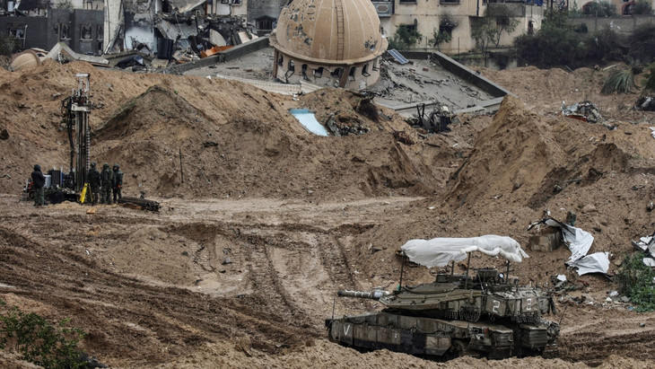 Schlachtfeld Gaza: Israelische Truppen auf dem Vormarsch nach dem Massaker der Hamas vom 7. Oktober 2023. Münkler: „Es wird kein Weg an einer Zweistaatenlösung vorbeiführen, die weitreichende Sicherheitsgarantien für Israel braucht.“