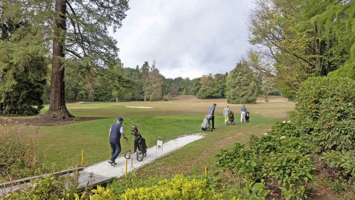 Golfsaison im Taunus: In Kronberg lässt sich im Schlosspark spielen. In Königstein ist der Golfplatz Geschichte.