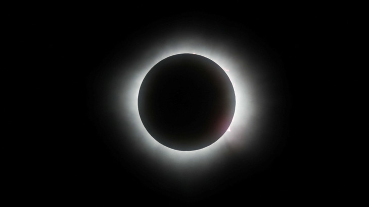 Dieser Anblick auf die totale Sonnenfinsternis konnte heute in der Stadt Mazatlan, Mexiko, beobachtet werden.