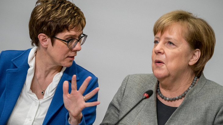 Kramp-Karrenbauer (l.) und Merkel bei der Klausurtagung des CDU-Bundesvorstands im Januar in Potsdam