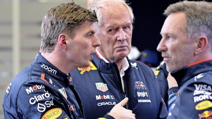 Wer bleibt, wer geht?  Weltmeister Max Verstappen, Helmut Marko und Red-Bull-Teamchef Christian Horner (v. l.)