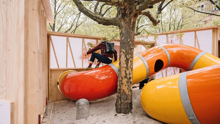 „Künstlerischer Vergnügungspark“: Radical Playgrounds – From Competition to Collaboration. Ein Kunstparcours am Gropius Bau