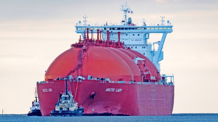 Wie klimaunfreundlich ist er? LNG Tanker „Arctic Lady“ bei Sassnitz-Mukran
