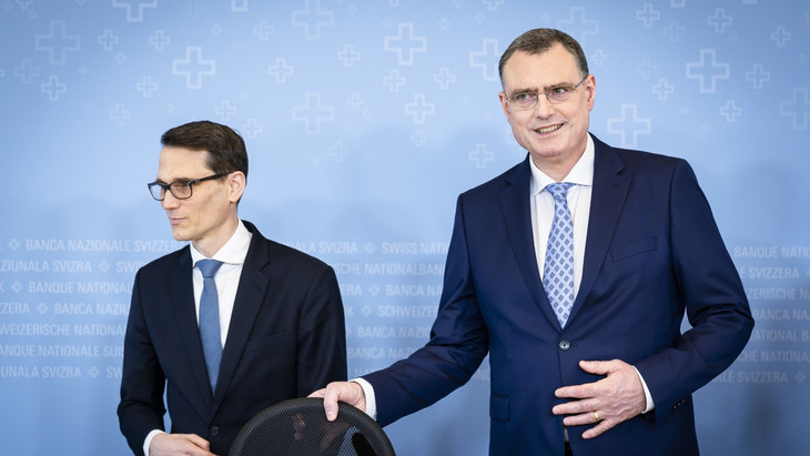Thomas Jordan (rechts) stellte heute den Rekordgewinn der Schweizerischen Nationalbank vor.