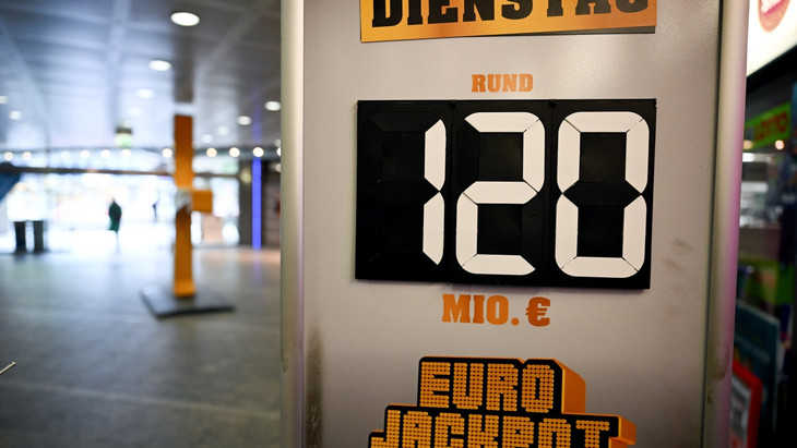 Kaum angesammelt, sind sie in der 13. Ziehung schon wieder weg: 120 Millionen Euro im Eurojackpot gehen nach Deutschland und Slowenien.