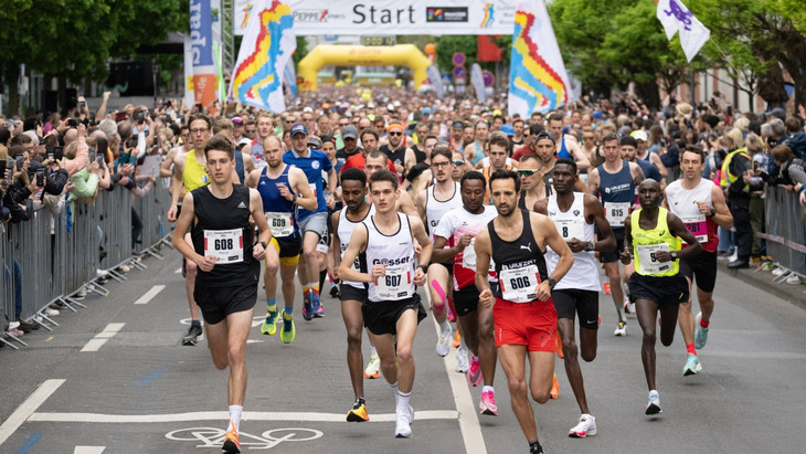 Da war es noch ein Marathon: Die Läufer der Spitzengruppe starten im vergangenen Jahr beim Gutenberg Marathon in Mainz.