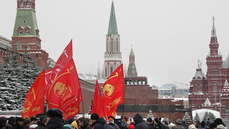 Komsomol-Kundgebung in Moskau im Oktober 2023: Die Jugendorganisation der Kommunisten kritisiert Namensgebung des neuen Studienzentrums an der RGGU