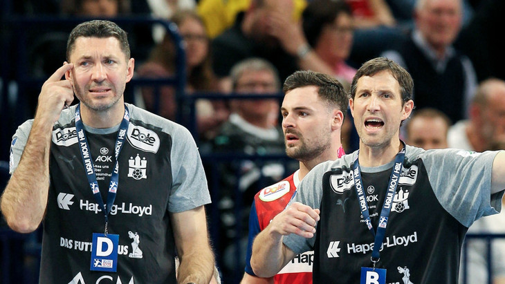Es liegen schwierige Zeiten vor dem Hamburger Handballklub, den Torsten Jansen (rechts) als Trainer zurück in die Bundesliga geführt hat.