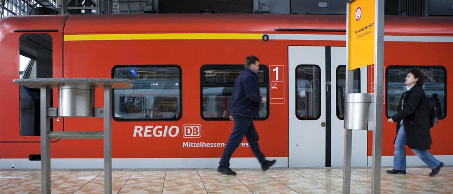 Etikettenschwindel: Weil sie noch keine eigenen Züge für den Mittelhessen-Express hat, muss die HLB auf Leihwaggons der DB zurückgreifen