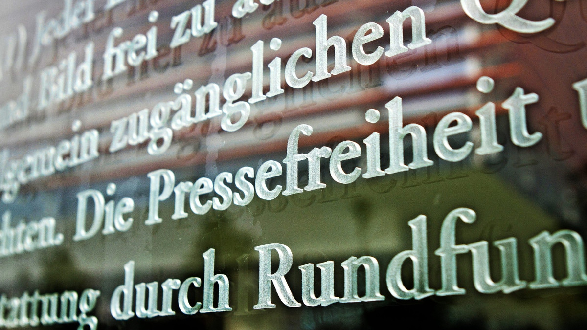 Artikel 5 Grundgesetz garantiert die Presse- und Meinungsfreiheit. 7.9.2012, Berlin.