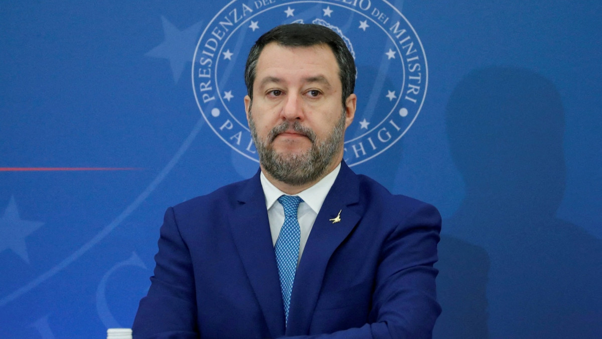 Lega-Chef Matteo Salvini setzte die Kandidatur Vannacis gegen erheblichen Widerstand in den eigenen Reihen und in der Mitte-rechts-Koalition durch.