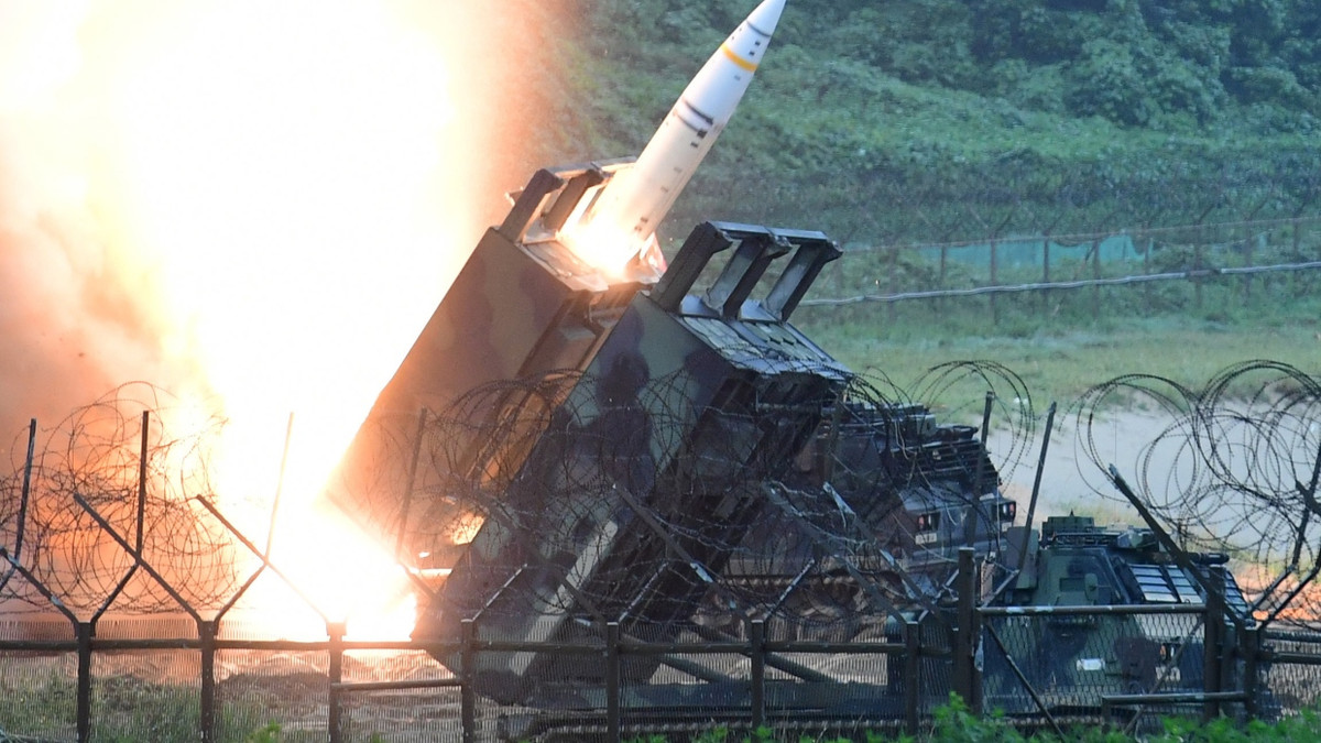 Mit solchen Kurzstreckenrakete vom Typ ATACMS greifen die Ukrainer wiederholt russische Abwehrsysteme an.