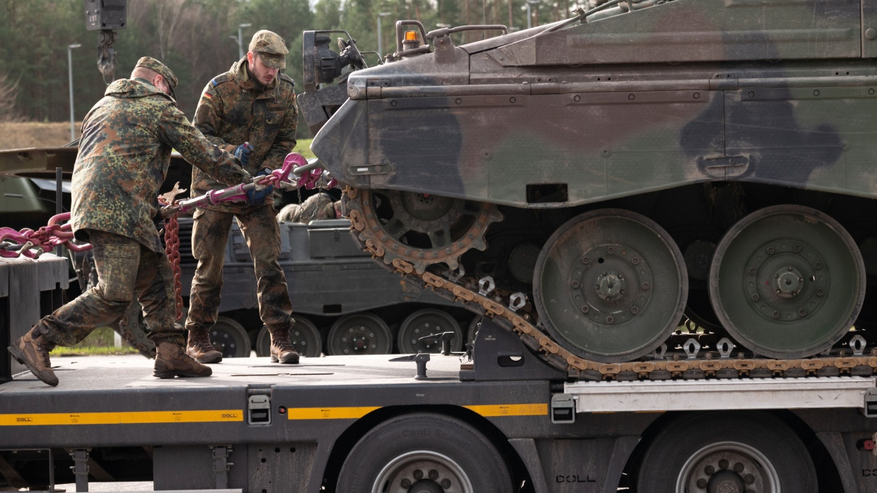 Einsatzbefehl nach einem „Einfrieren“? Bundeswehrsoldaten auf dem Truppenübungsplatz Klietz im Februar 2024