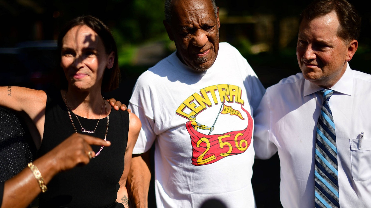 Bill Cosby kehrt aus dem Gefängnis nachhause zurück.