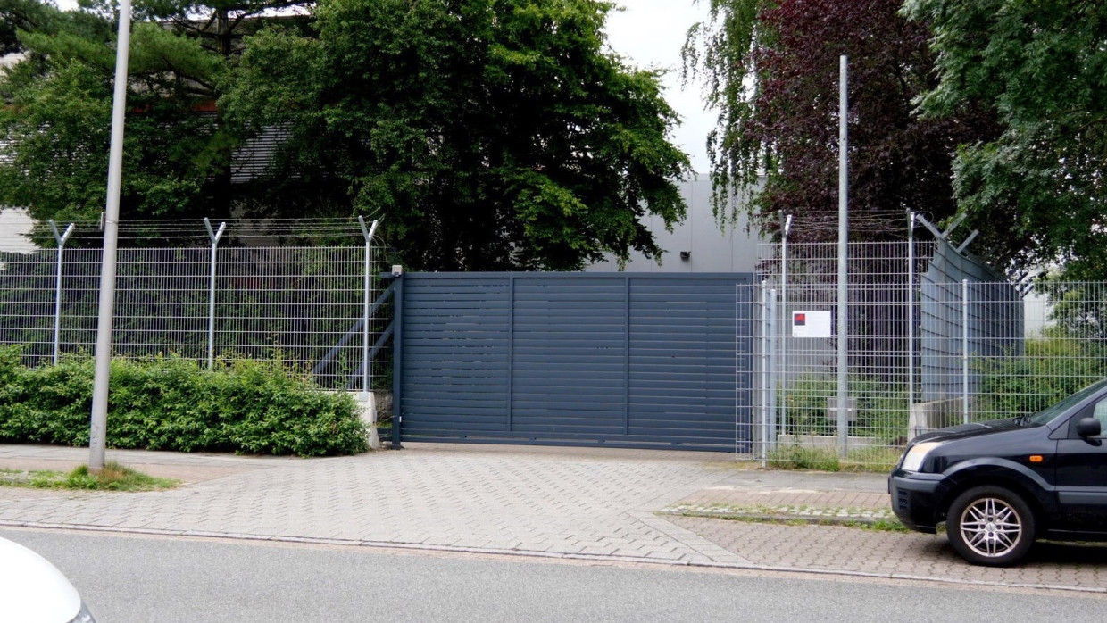 Das Tor einer Bremer Firma für Geldtransporte ist geschlossen. (Archivbild)