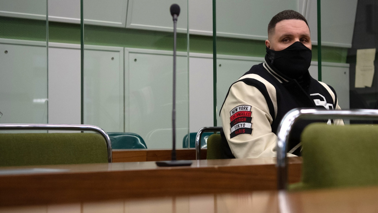 Der Rapper Fler 2021 im Gericht in Berlin