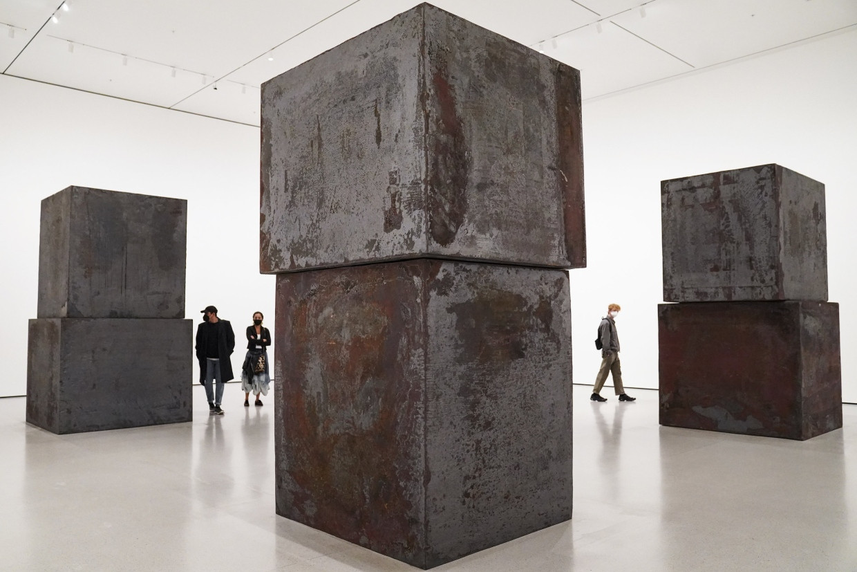 Rostiger Stahl in riesigen Blöcken: Serras Skulpruen „Equal“ im Museum of Modern Art in New York