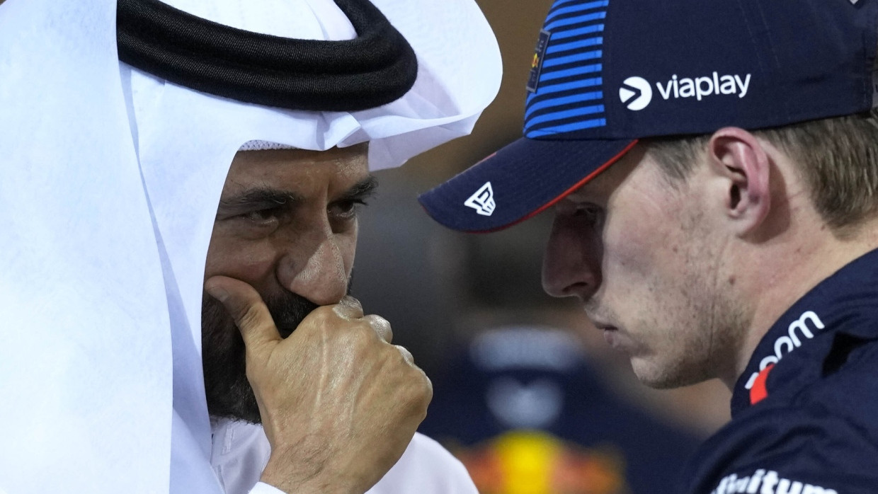 Was gibt es da zu flüstern? FIA-Präsident Mohammed Ben Sulayem und Max Verstappen nach der Qualifikation in Bahrain