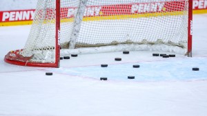 Im Eishockey fallen zwei wichtige Hürden