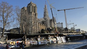 Die Notre-Dame hat wieder einen Spitzturm