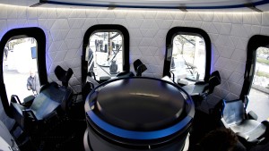 Raumfahrtfirma von Jeff Bezos versteigert Platz in Astronauten-Kapsel