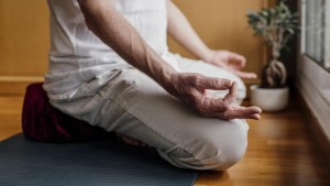 Wie verhalten sich Männer richtig beim Yoga?