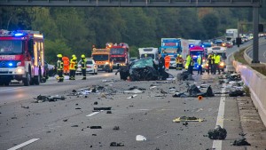Ursache für Unfall mit vier Toten auf der A5 weiter unklar