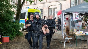 Besetzte Dondorf-Druckerei von Polizei geräumt