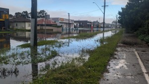 Extremer Regen überschwemmt Wohnviertel in Sydney