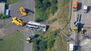 Zehn Menschen sterben durch Busunglück auf der A4