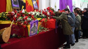 Tausende trauern in Paris um kurdische Opfer
