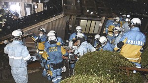 Mehr als 90 Jahre alte Frau in Japan aus Trümmern gerettet