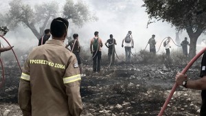 Munitionslager der griechischen Luftwaffe in Flammen