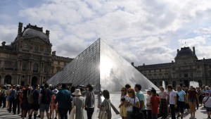 Polizei deckt illegalen Ticket-Handel rund um den Louvre auf