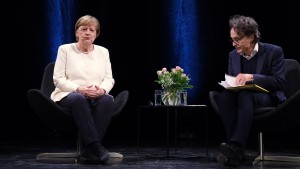 Merkel will nicht von Fehlern reden