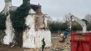 Banksy-Werk auf altem Farmhaus in England aufgetaucht – und zerstört