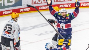 Eisbären Berlin gleichen hochklassige DEL-Finalserie aus