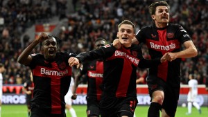 Leverkusen bleibt an der Tabellenspitze