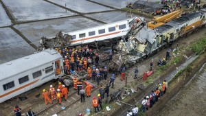 Vier Tote und viele Verletzte bei Zugunglück in Indonesien